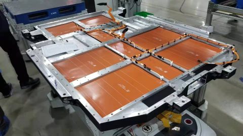 Silikonkautschuk-Heizmatte unter Batteriemodulen